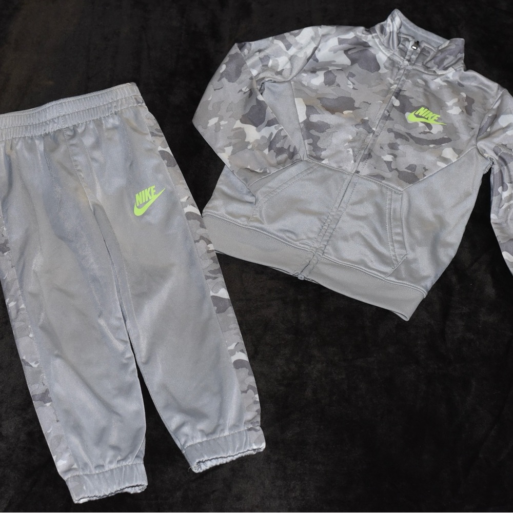 Nike Boys 4 XS Gray Camo Track Suit VGUC